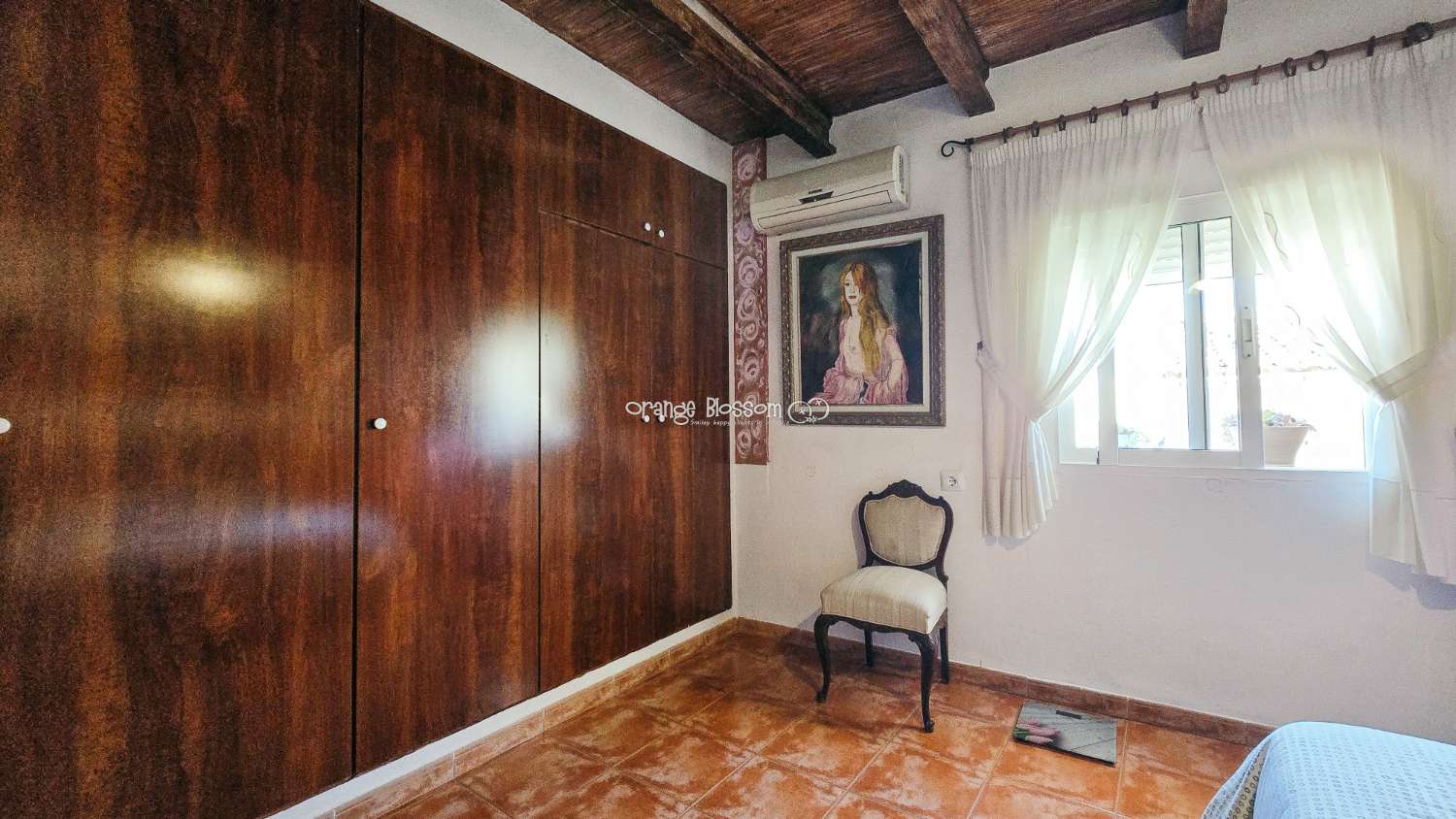 A charming and cosy village house ready to move into.