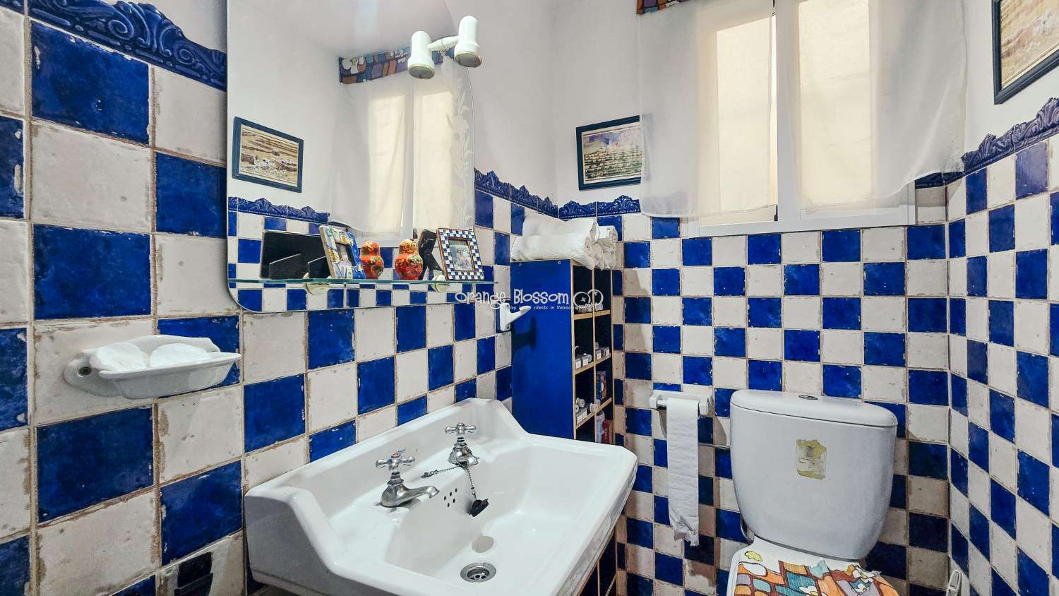 A charming and cosy village house ready to move into.