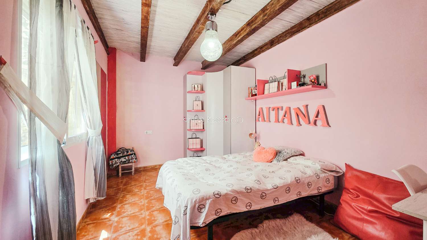 A charming and cosy village house ready to move into.