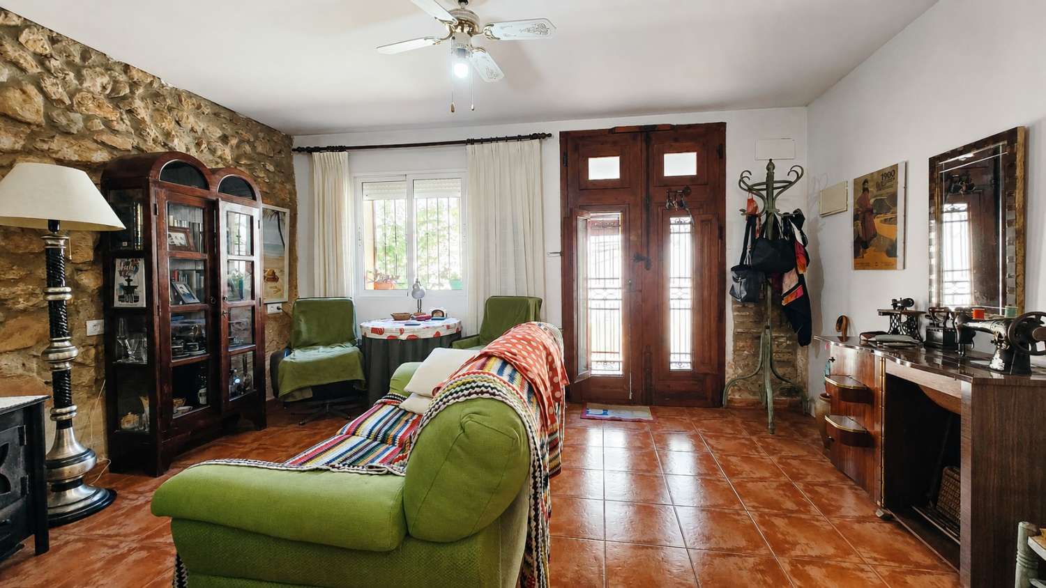 A charming and cosy village house ready to move into.