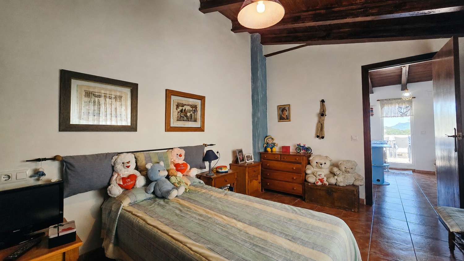 A charming and cosy village house ready to move into.