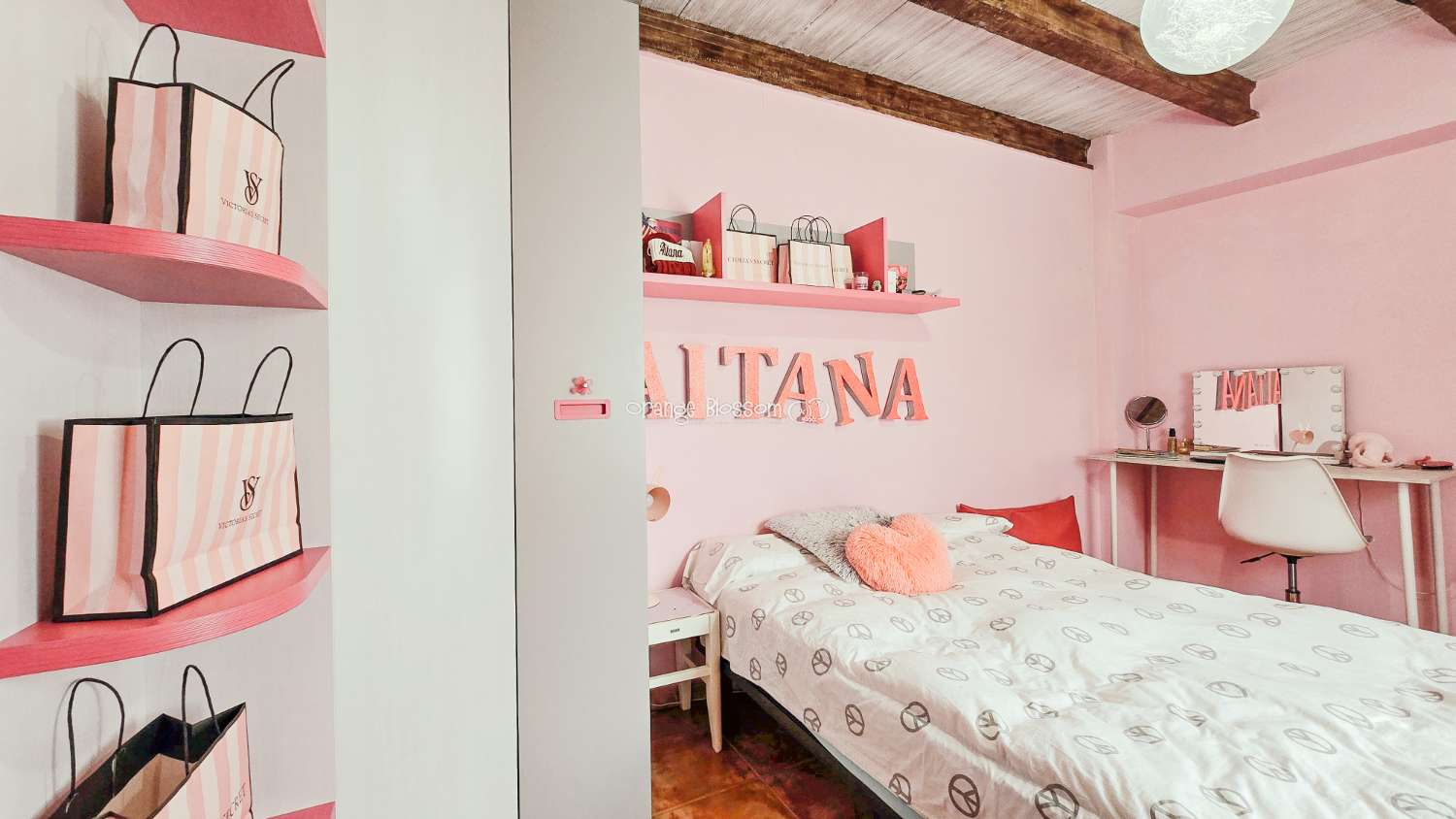 A charming and cosy village house ready to move into.