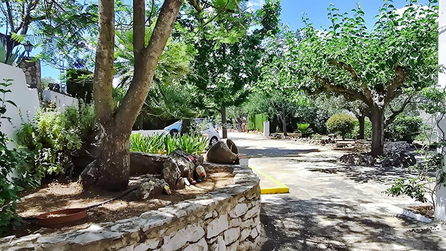 Charming Country Villa with Beautiful Gardens, Swimming Pool and Stunning Valley Views