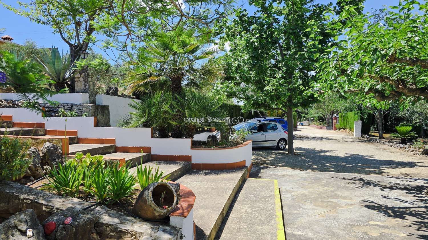 Charming Country Villa with Beautiful Gardens, Swimming Pool and Stunning Valley Views