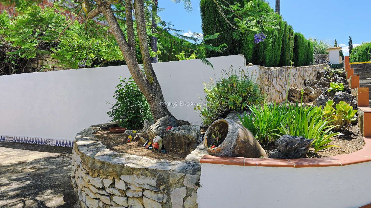 Charming Country Villa with Beautiful Gardens, Swimming Pool and Stunning Valley Views