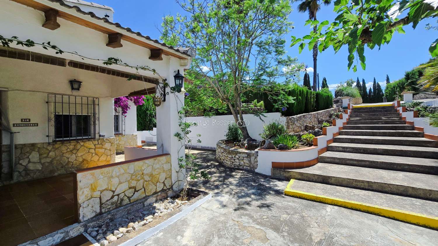 Charming Country Villa with Beautiful Gardens, Swimming Pool and Stunning Valley Views
