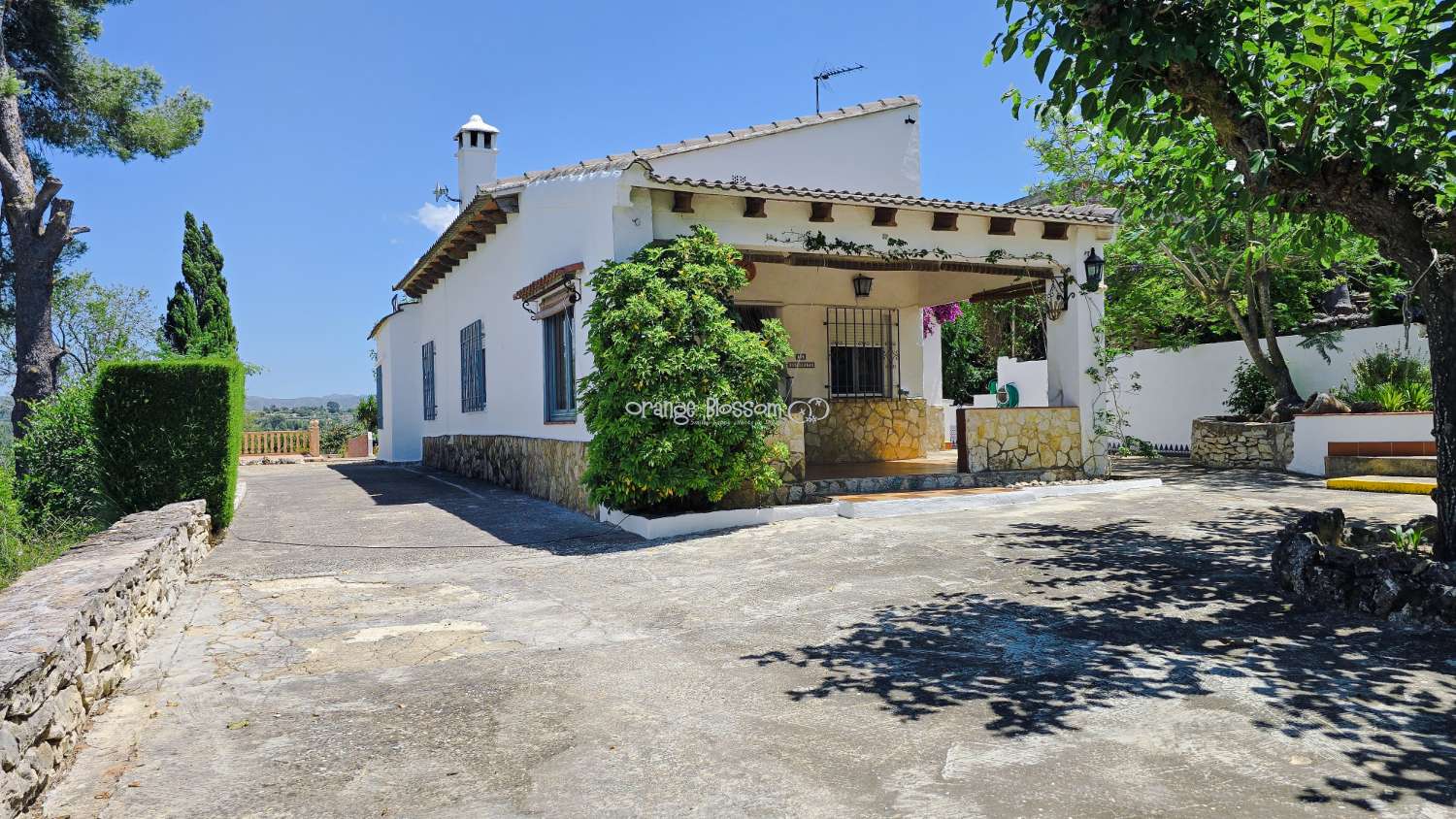 Charming Country Villa with Beautiful Gardens, Swimming Pool and Stunning Valley Views
