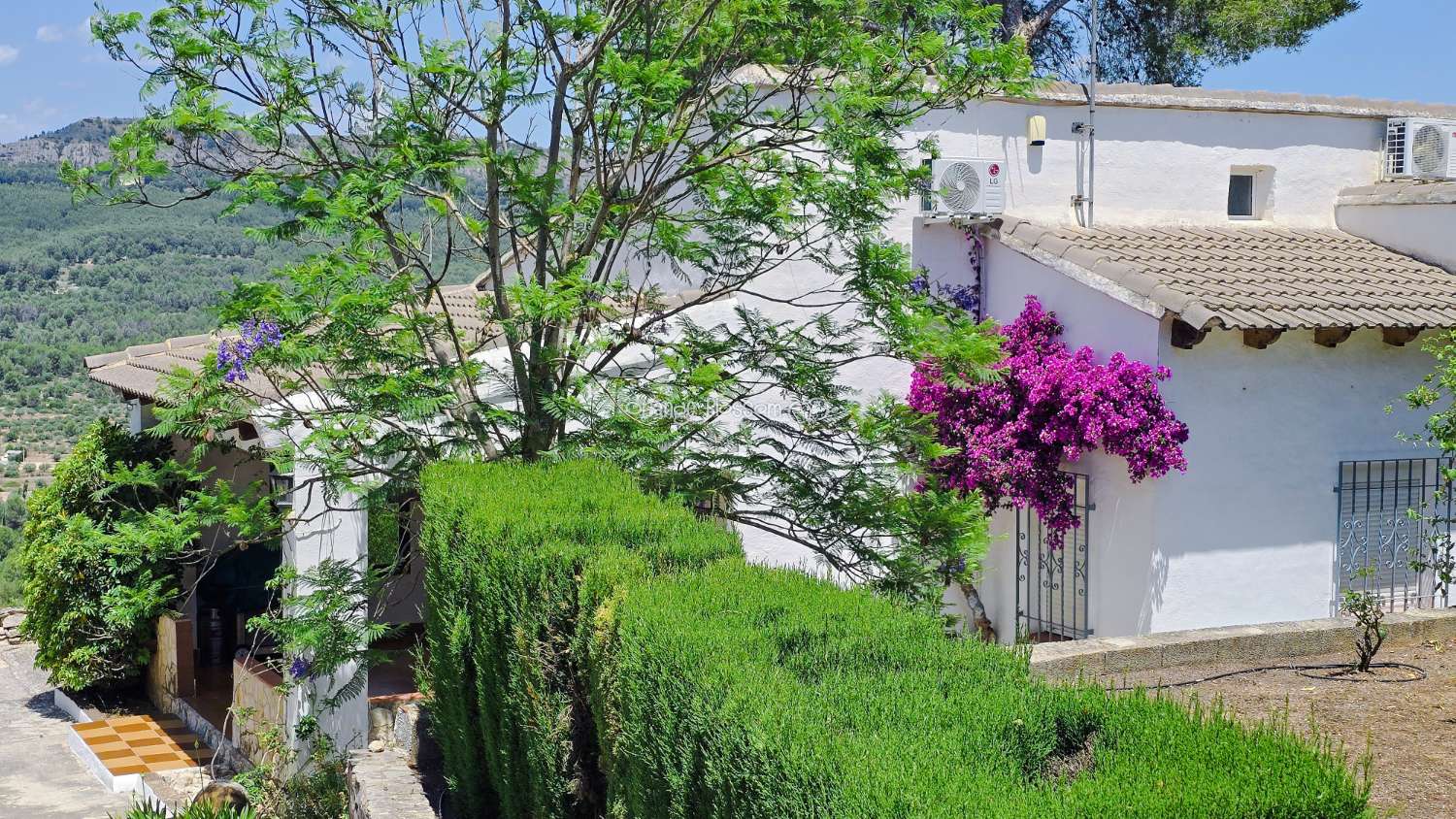 Charming Country Villa with Beautiful Gardens, Swimming Pool and Stunning Valley Views