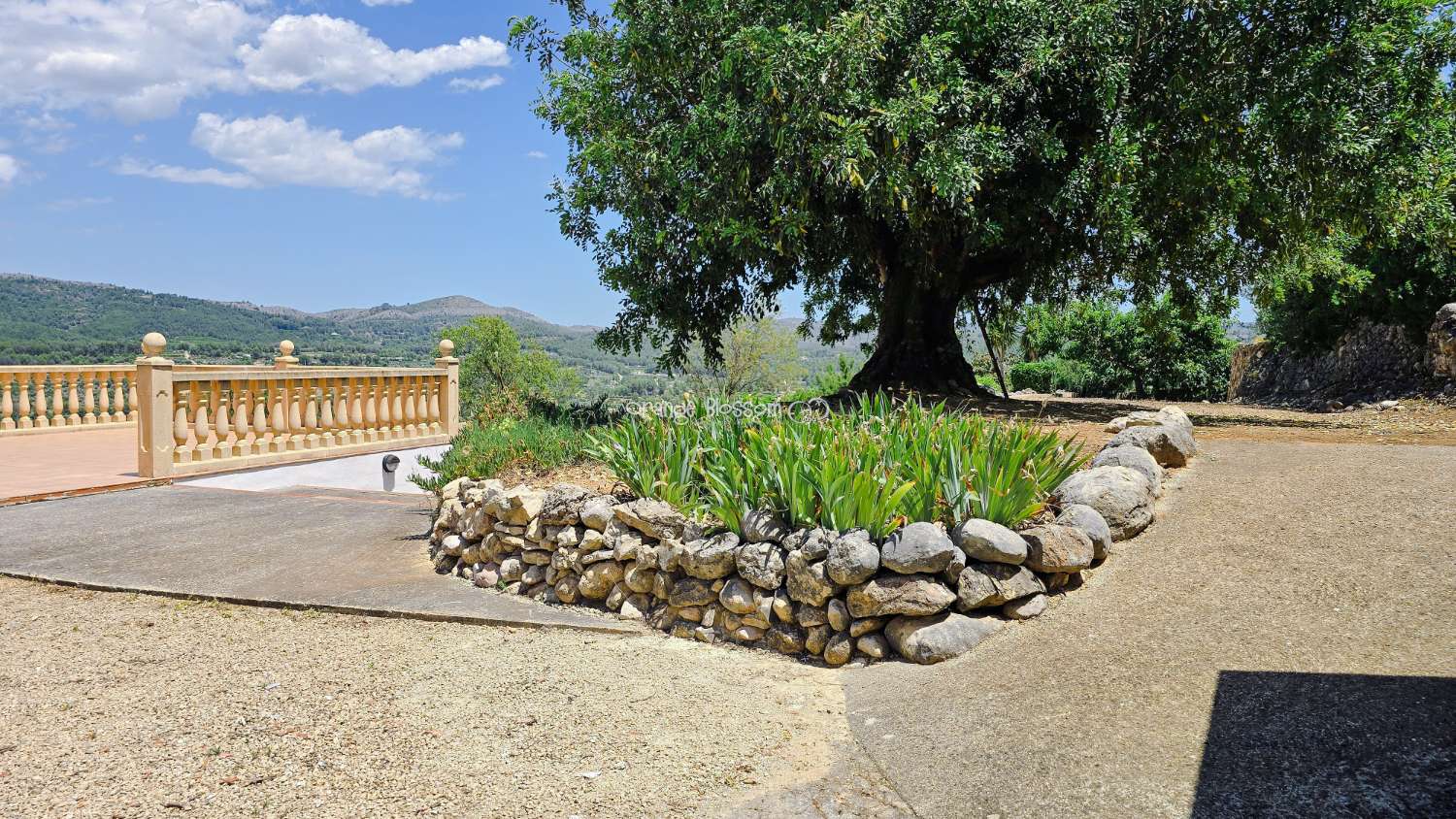 Charming Country Villa with Beautiful Gardens, Swimming Pool and Stunning Valley Views