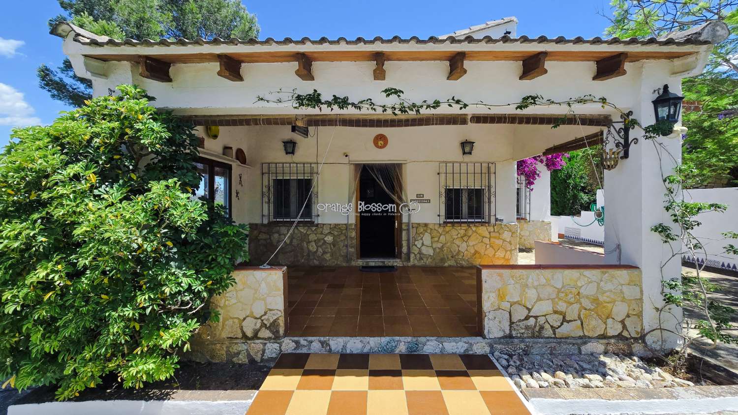 Charming Country Villa with Beautiful Gardens, Swimming Pool and Stunning Valley Views