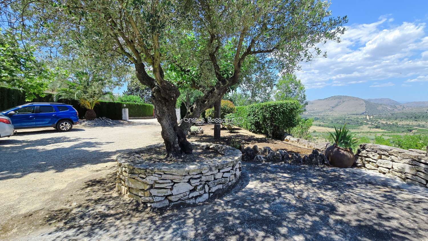 Charming Country Villa with Beautiful Gardens, Swimming Pool and Stunning Valley Views