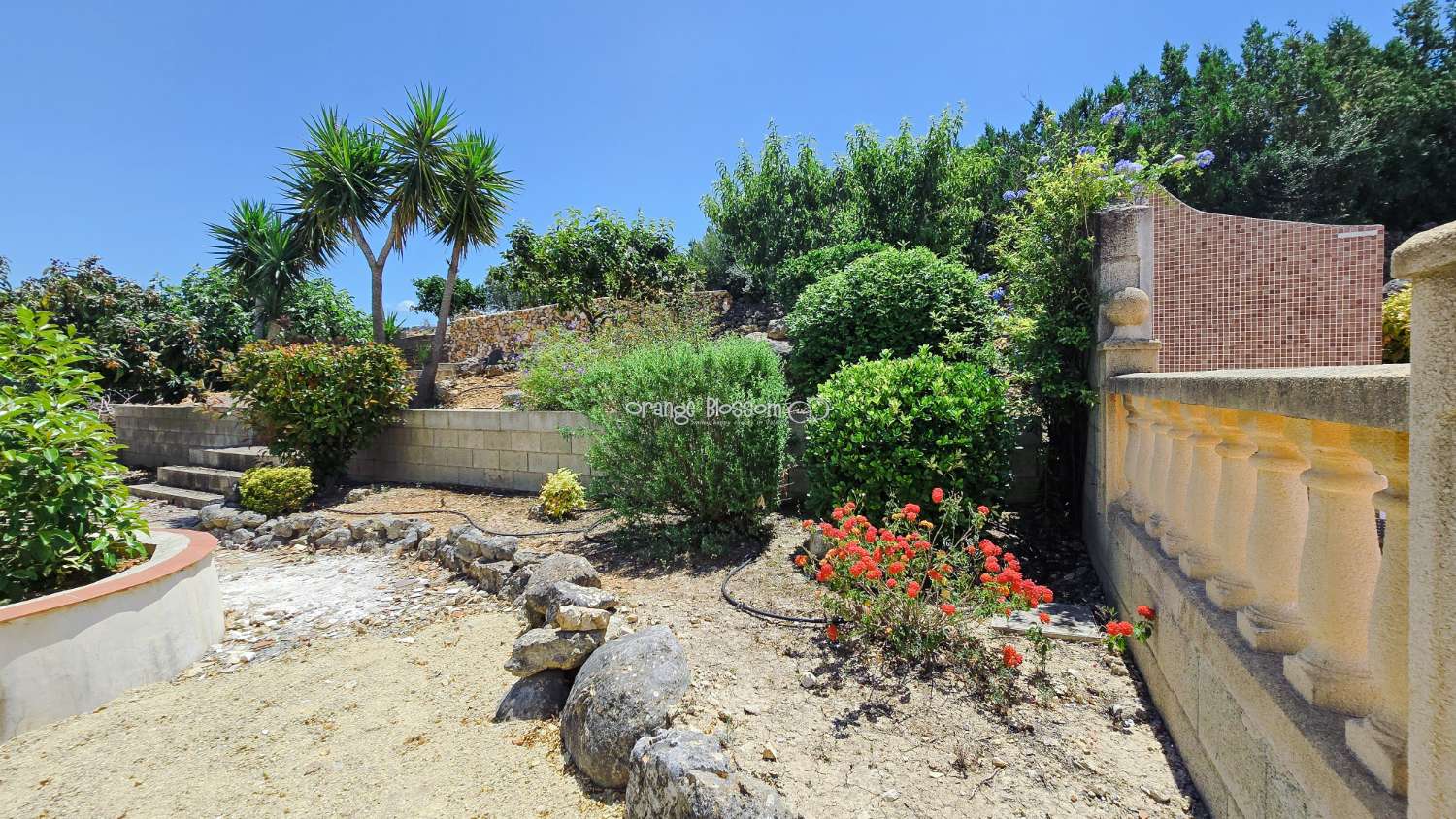 Charming Country Villa with Beautiful Gardens, Swimming Pool and Stunning Valley Views