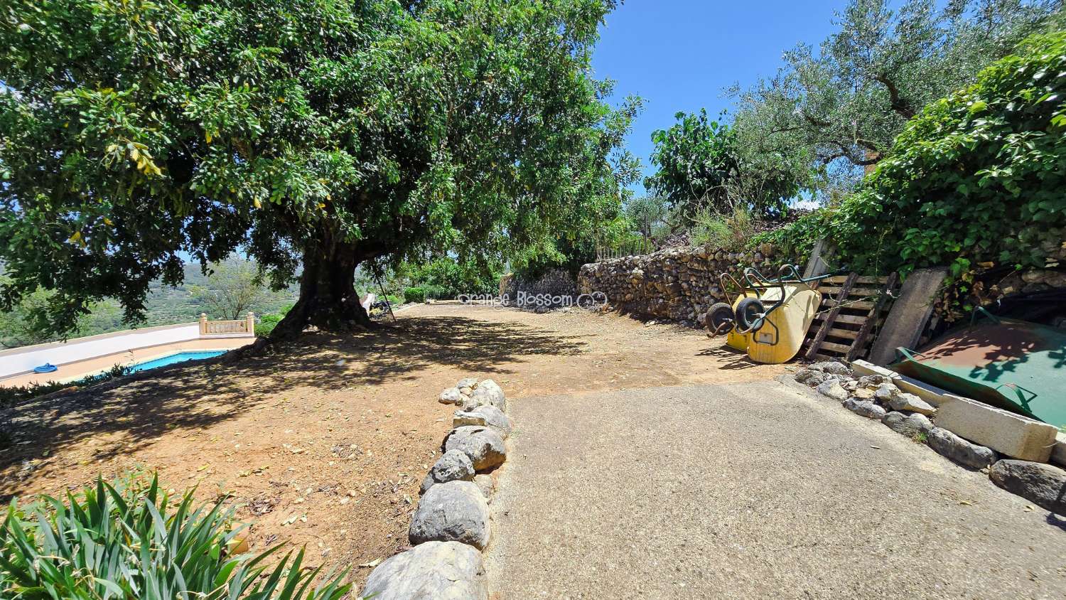 Charming Country Villa with Beautiful Gardens, Swimming Pool and Stunning Valley Views
