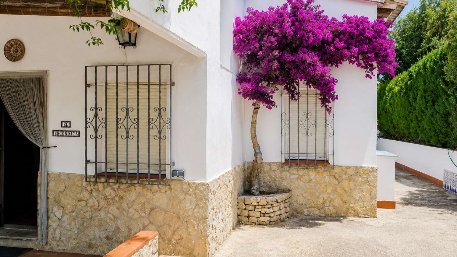 Charming Country Villa with Beautiful Gardens, Swimming Pool and Stunning Valley Views