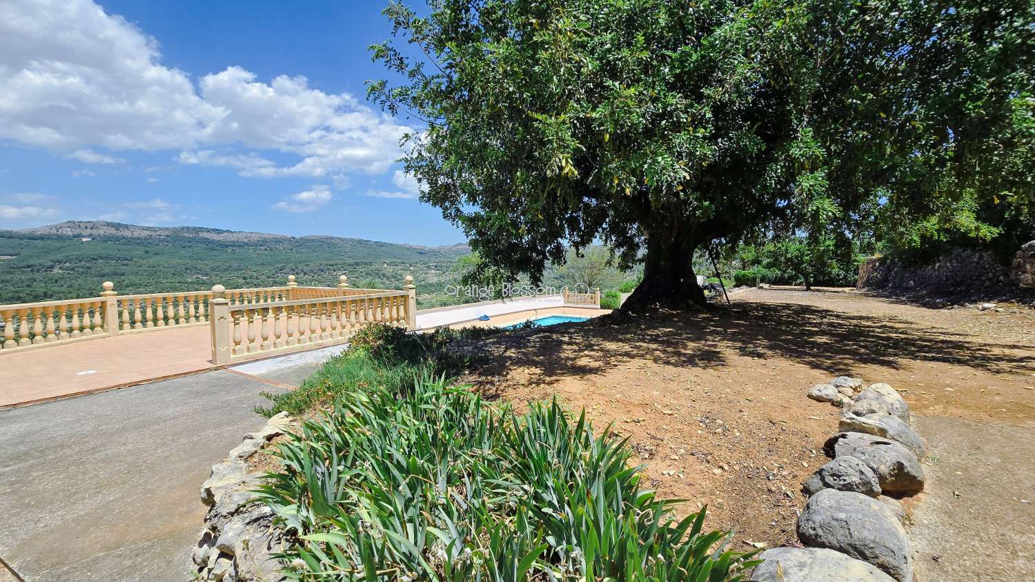 Charming Country Villa with Beautiful Gardens, Swimming Pool and Stunning Valley Views