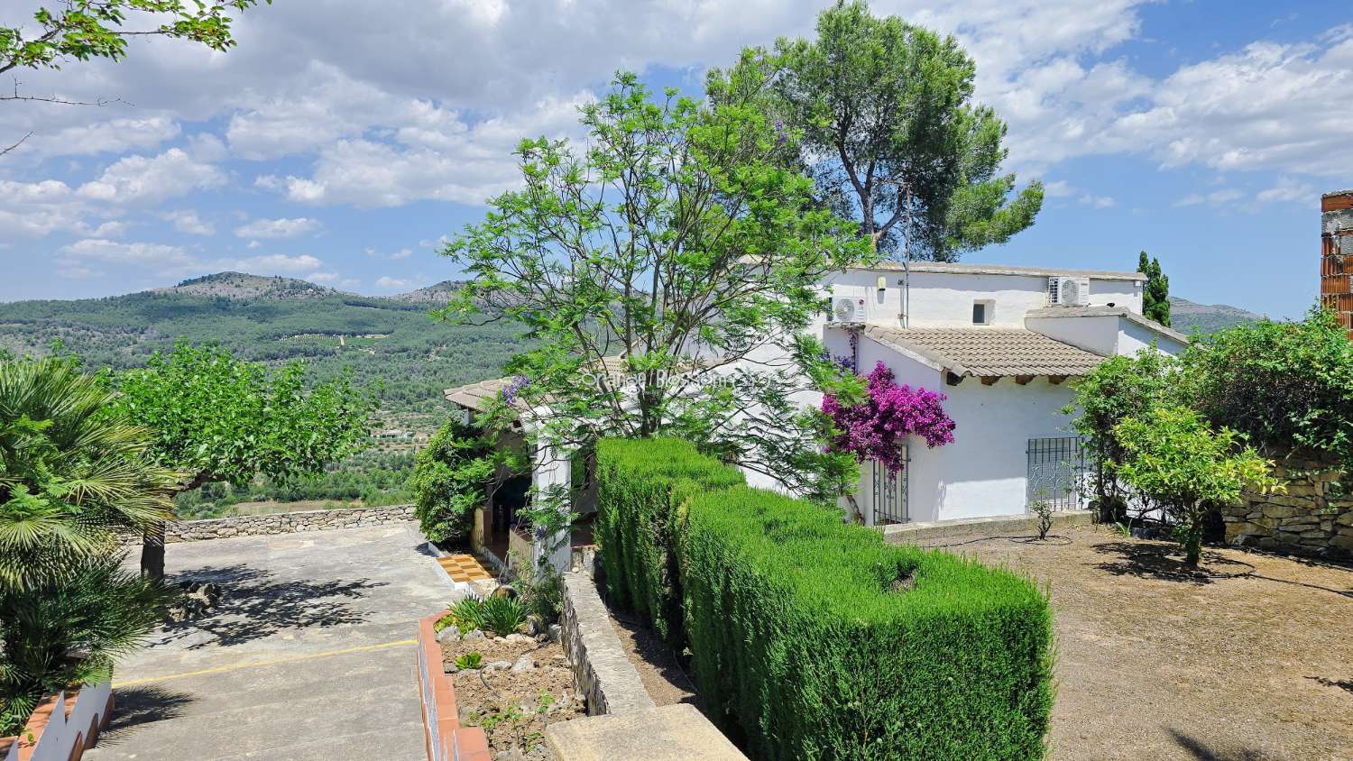 Charming Country Villa with Beautiful Gardens, Swimming Pool and Stunning Valley Views