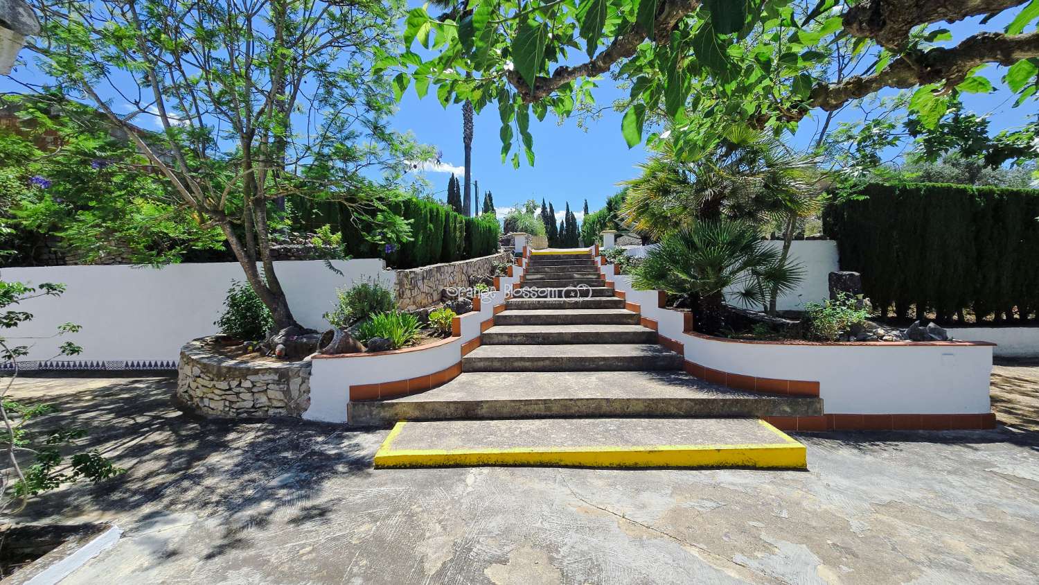 Charming Country Villa with Beautiful Gardens, Swimming Pool and Stunning Valley Views