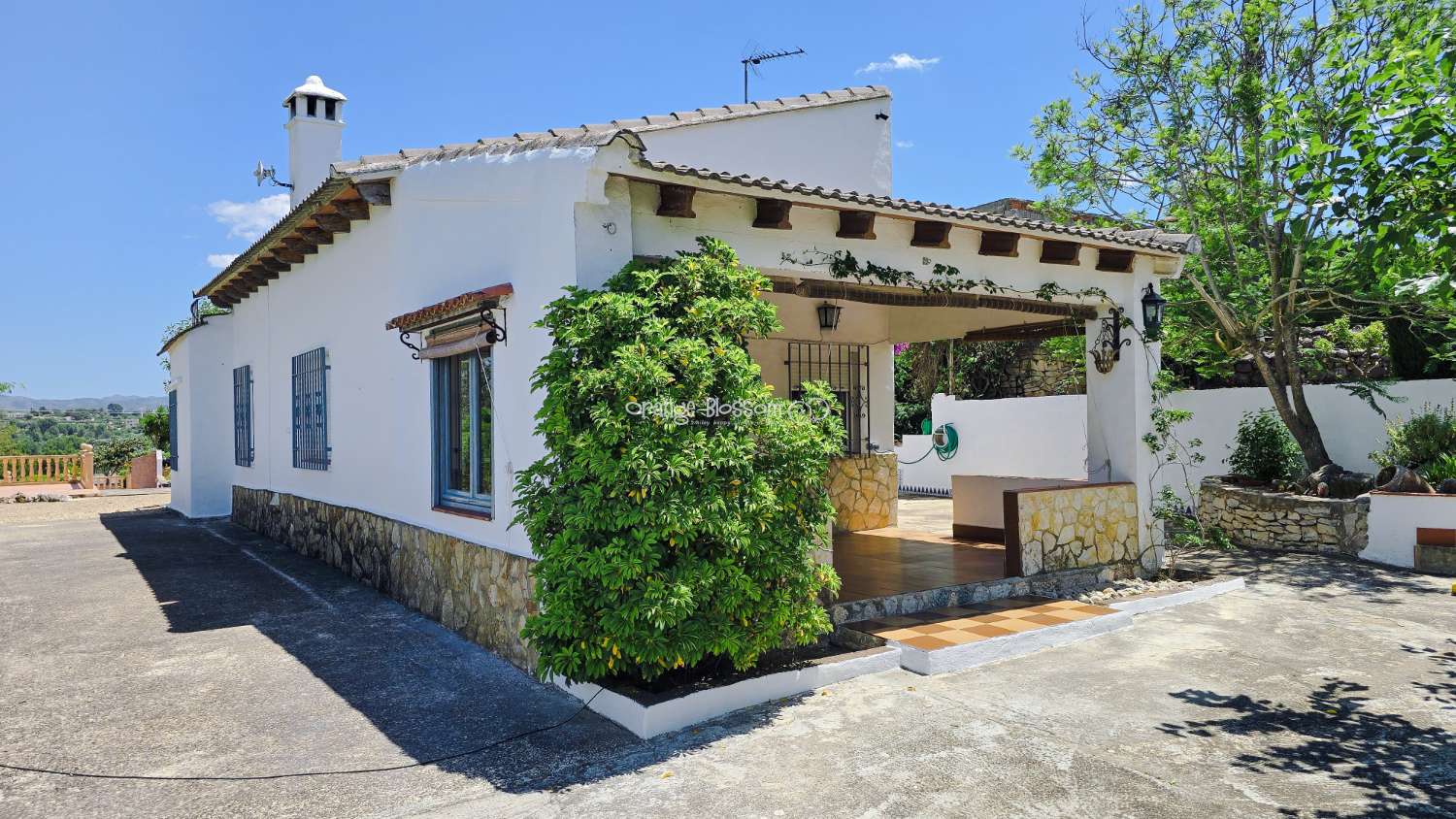 Charming Country Villa with Beautiful Gardens, Swimming Pool and Stunning Valley Views