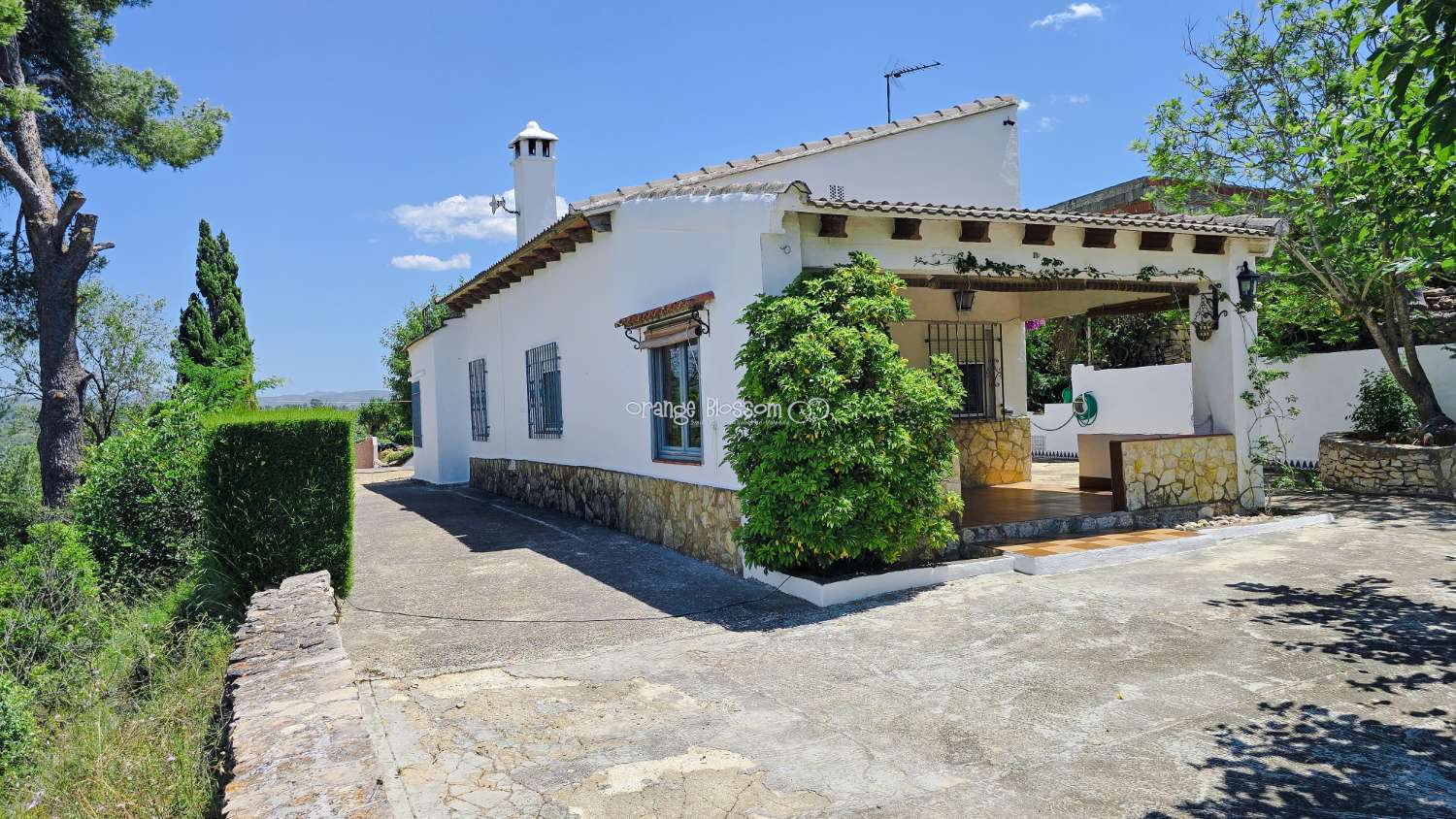 Charming Country Villa with Beautiful Gardens, Swimming Pool and Stunning Valley Views