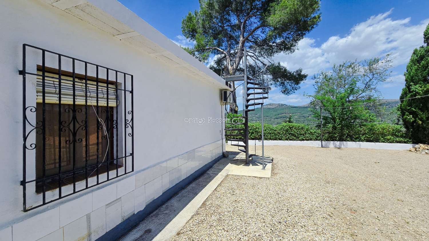 Charming Country Villa with Beautiful Gardens, Swimming Pool and Stunning Valley Views