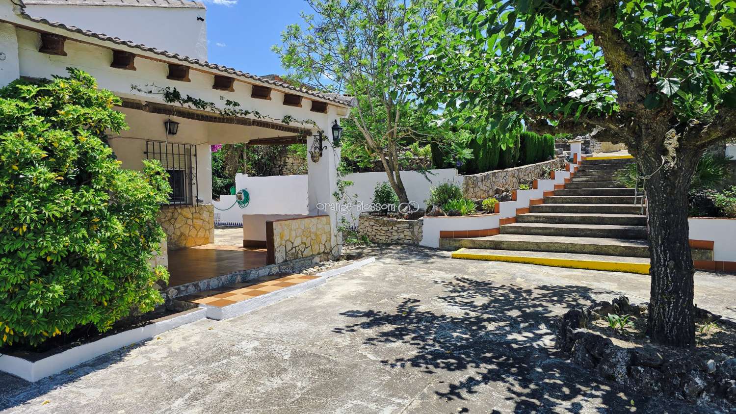 Charming Country Villa with Beautiful Gardens, Swimming Pool and Stunning Valley Views