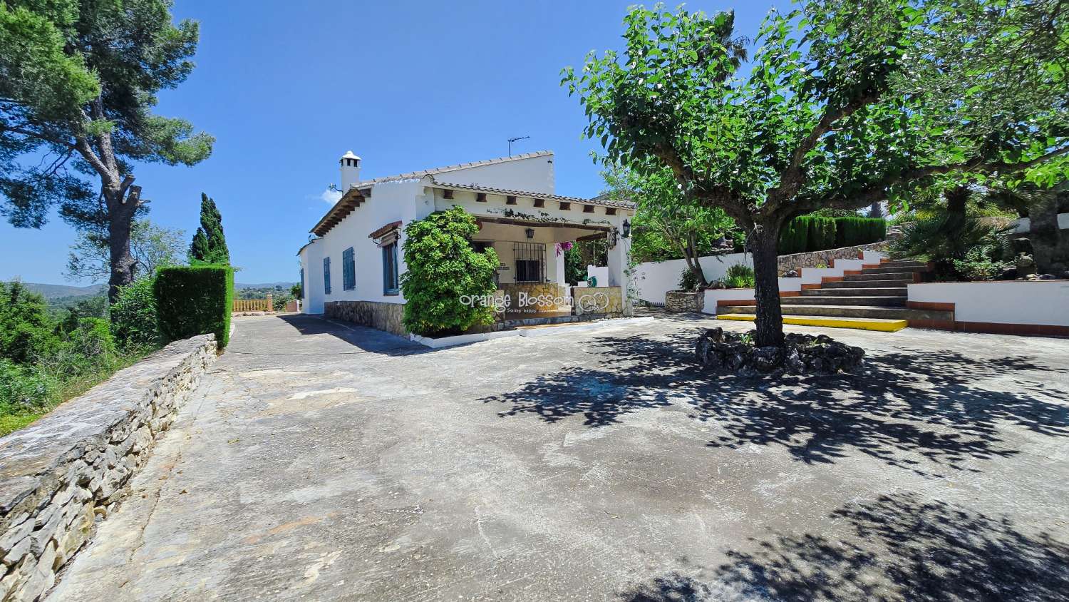 Charming Country Villa with Beautiful Gardens, Swimming Pool and Stunning Valley Views