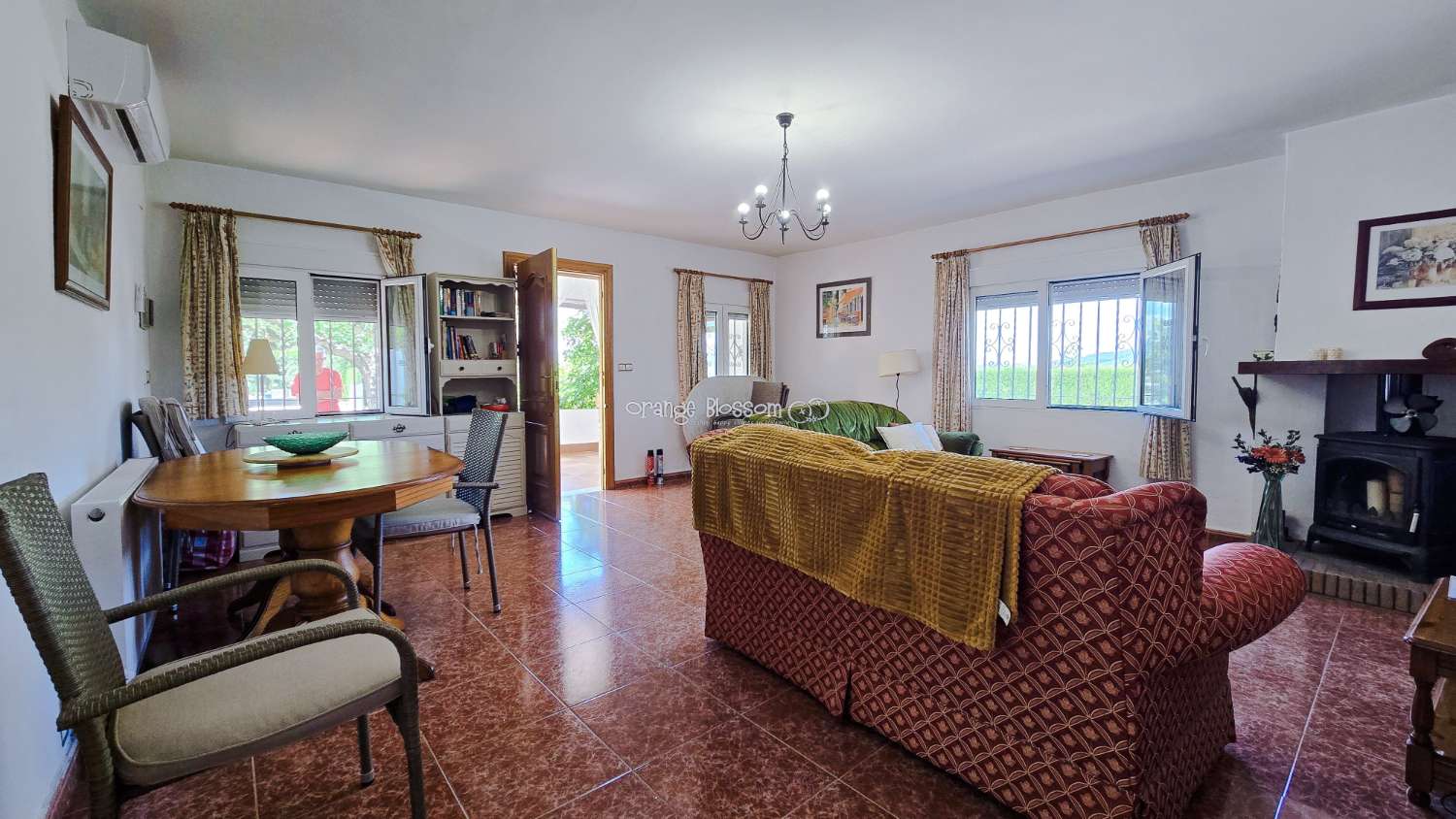 Charming Country Villa with Beautiful Gardens, Swimming Pool and Stunning Valley Views