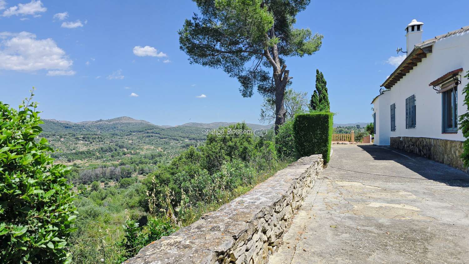 Charming Country Villa with Beautiful Gardens, Swimming Pool and Stunning Valley Views