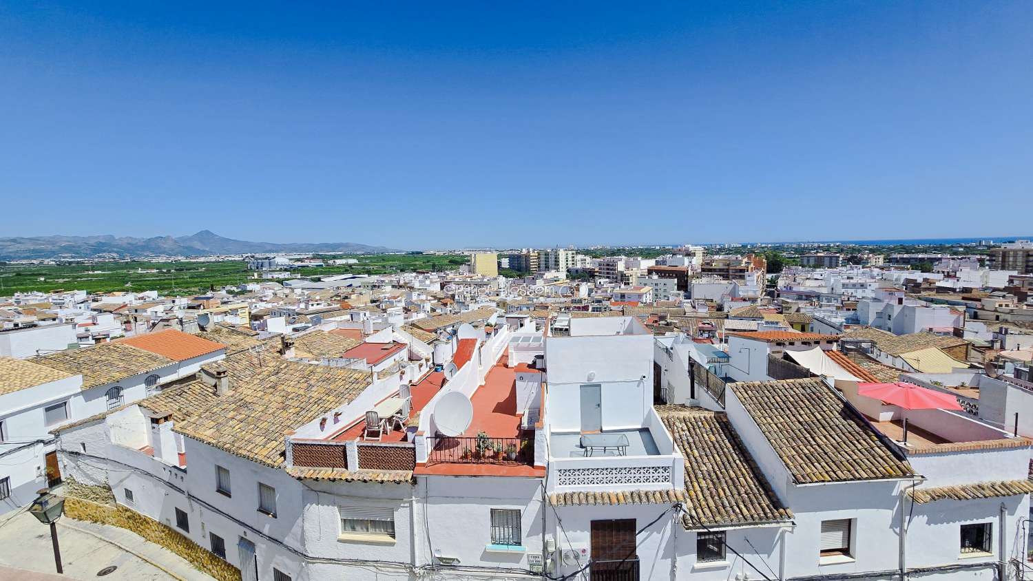 Townhouse with Spectacular Church, Sea and Rooftop Views in the Heart of Oliva