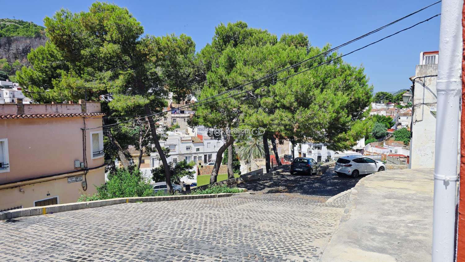 Townhouse with Spectacular Church, Sea and Rooftop Views in the Heart of Oliva