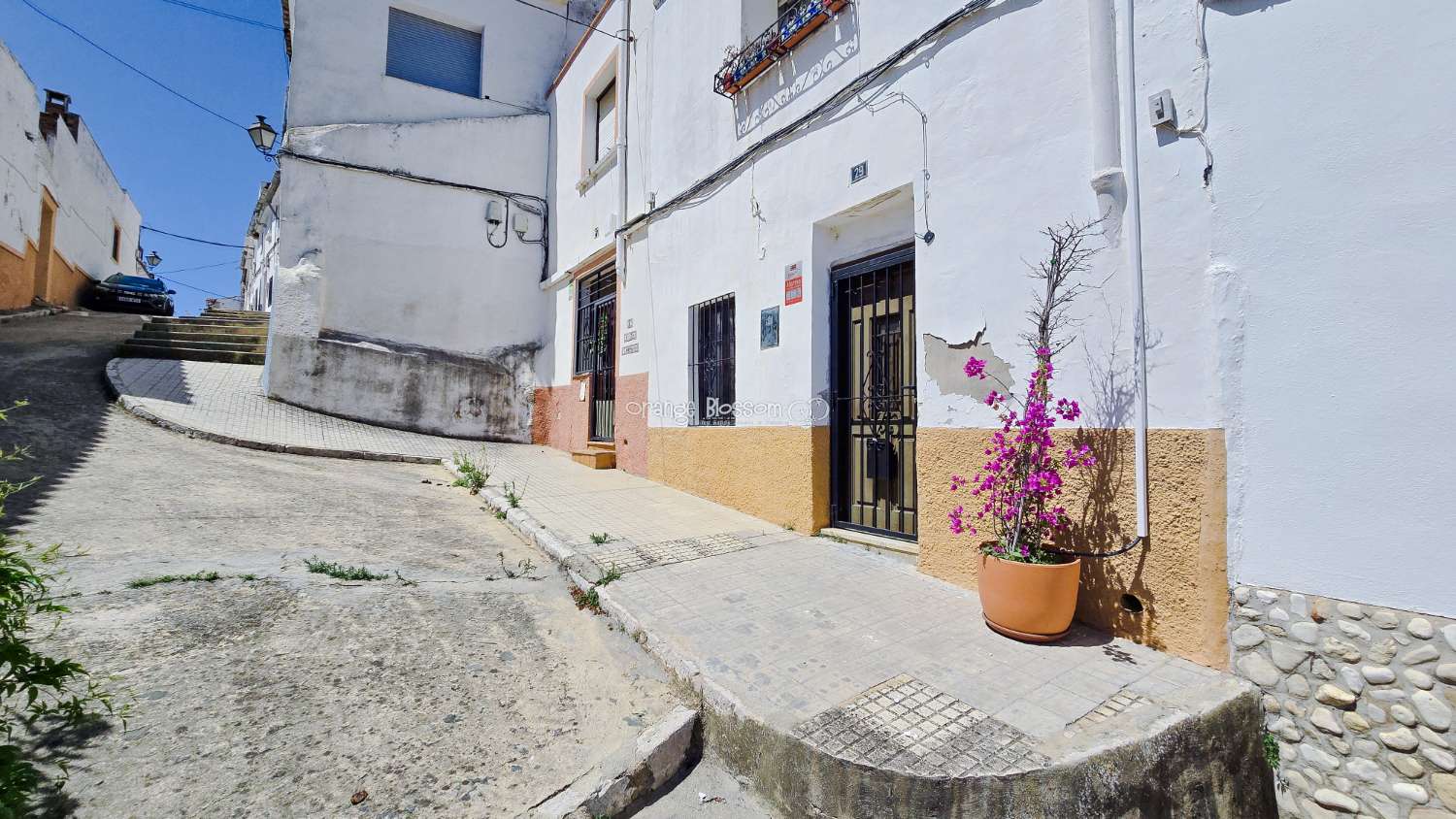Townhouse with Spectacular Church, Sea and Rooftop Views in the Heart of Oliva