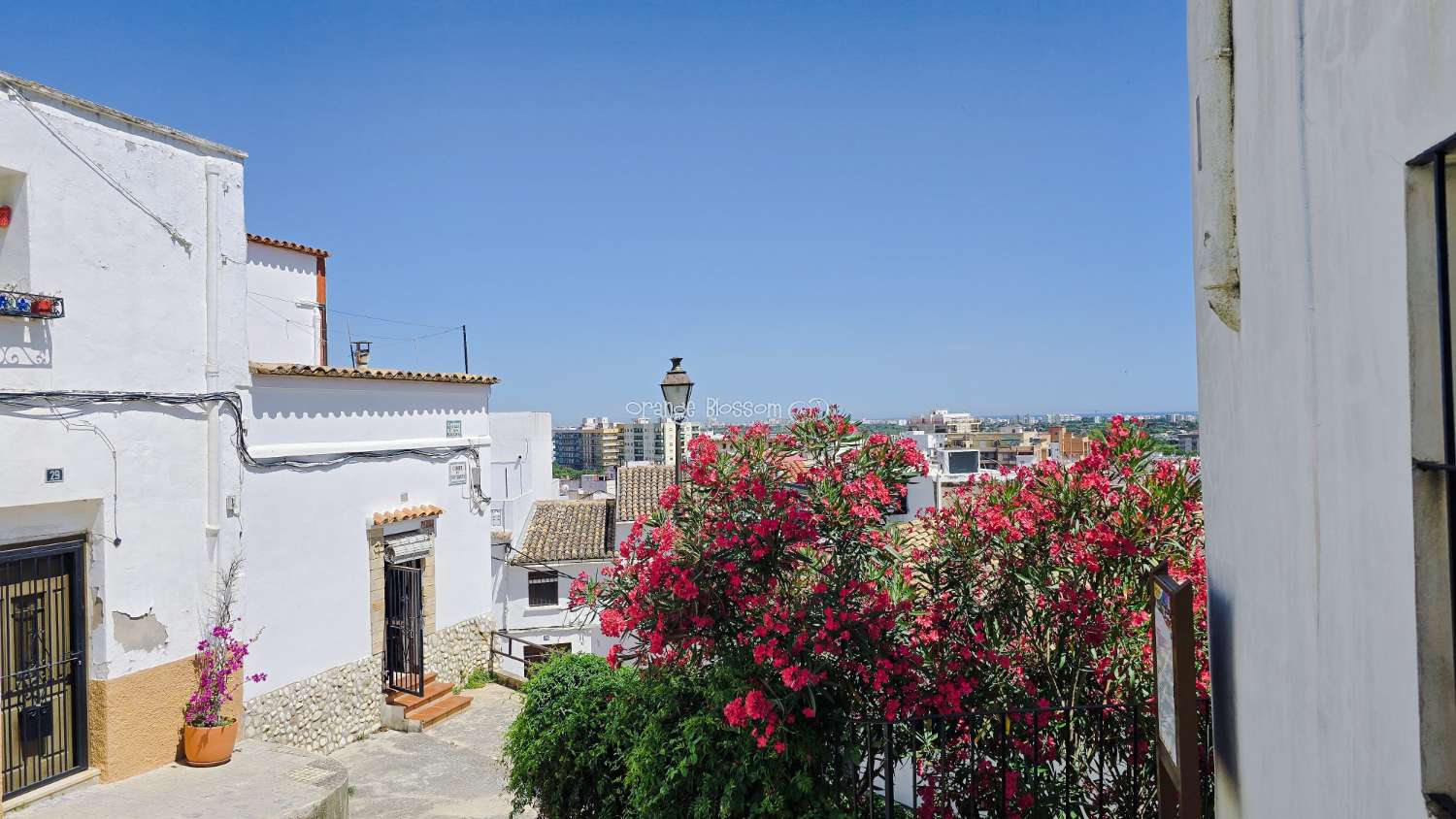 Townhouse with Spectacular Church, Sea and Rooftop Views in the Heart of Oliva