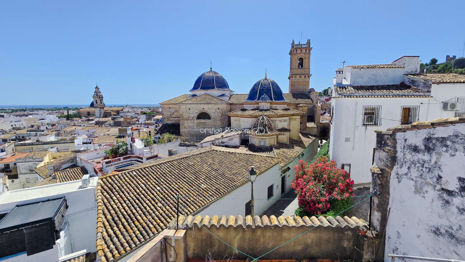 Townhouse with Spectacular Church, Sea and Rooftop Views in the Heart of Oliva
