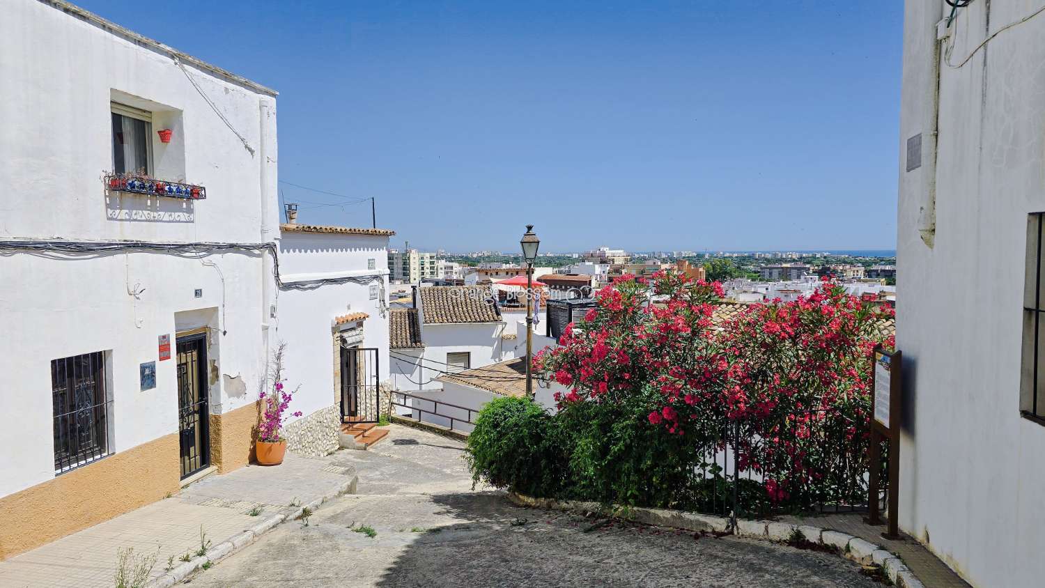 Townhouse with Spectacular Church, Sea and Rooftop Views in the Heart of Oliva