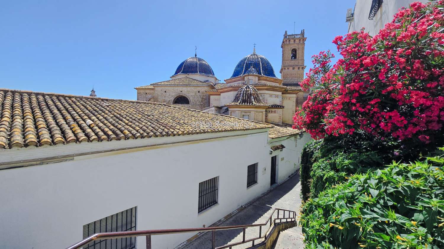 Townhouse with Spectacular Church, Sea and Rooftop Views in the Heart of Oliva