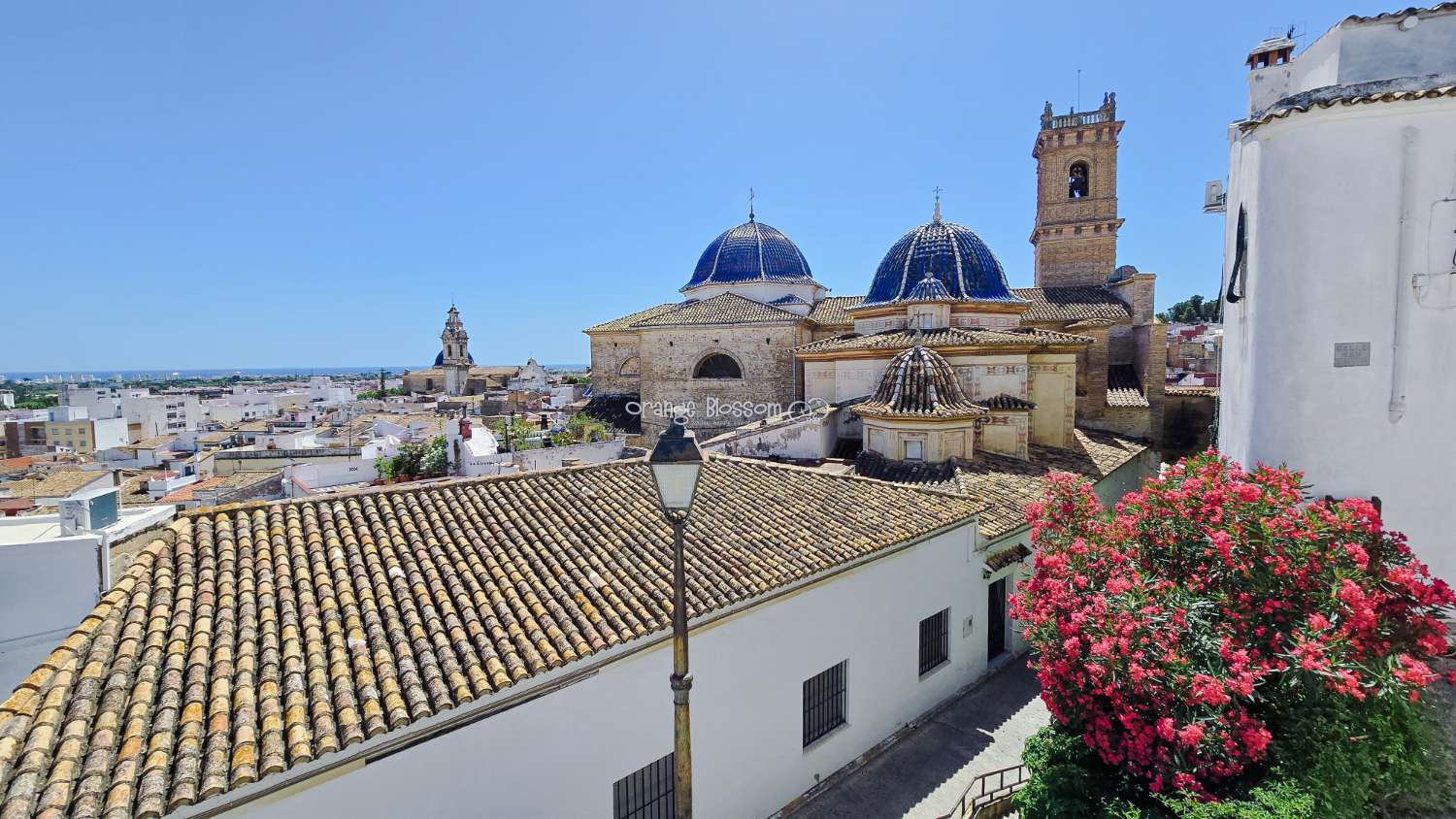 Townhouse with Spectacular Church, Sea and Rooftop Views in the Heart of Oliva