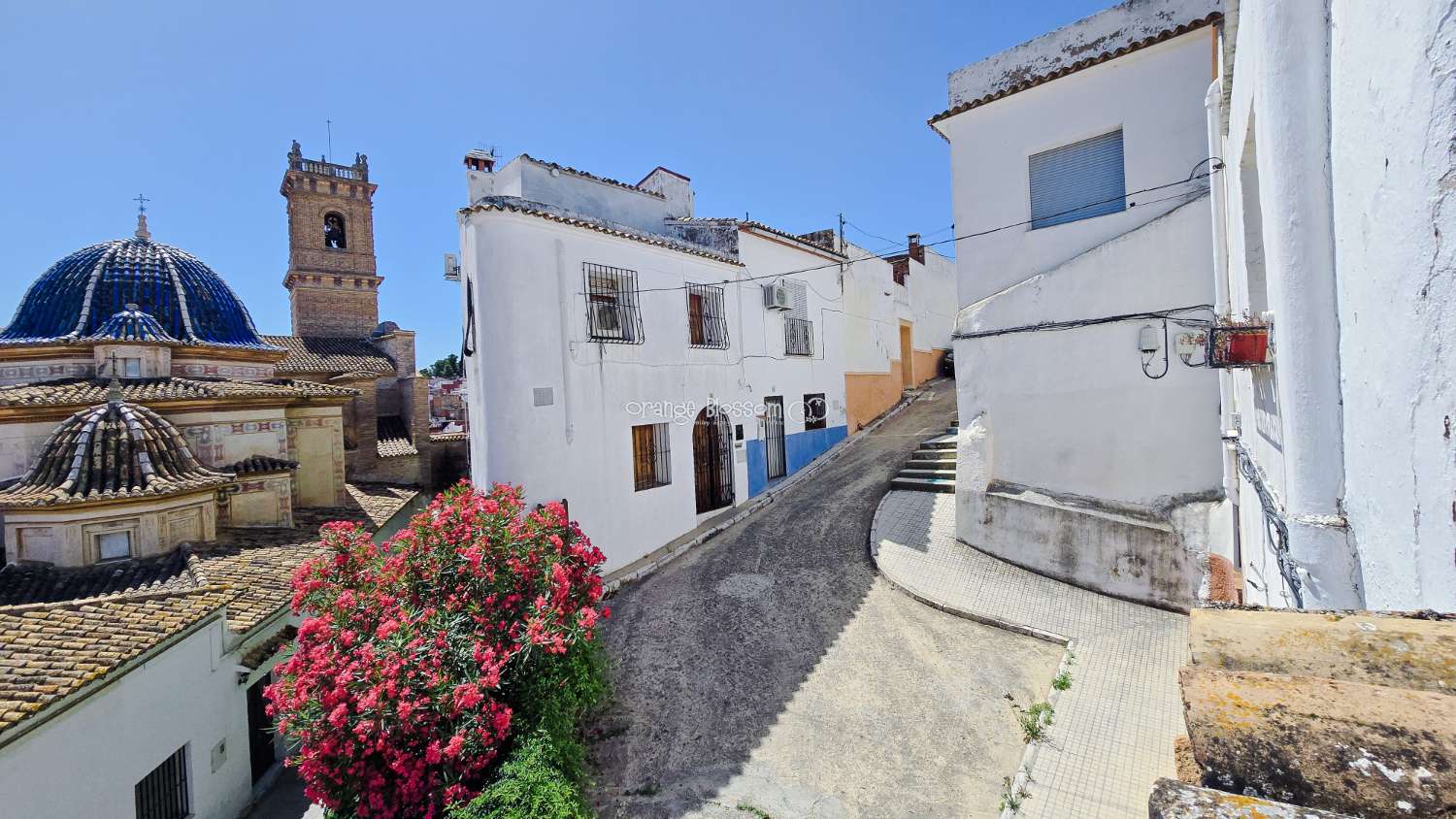 Townhouse with Spectacular Church, Sea and Rooftop Views in the Heart of Oliva