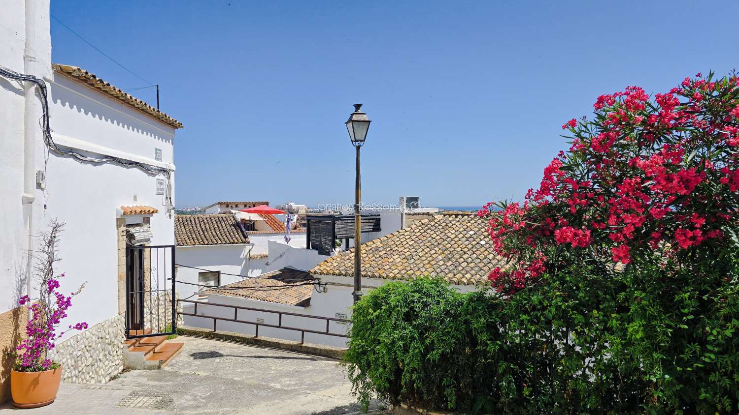 Townhouse with Spectacular Church, Sea and Rooftop Views in the Heart of Oliva