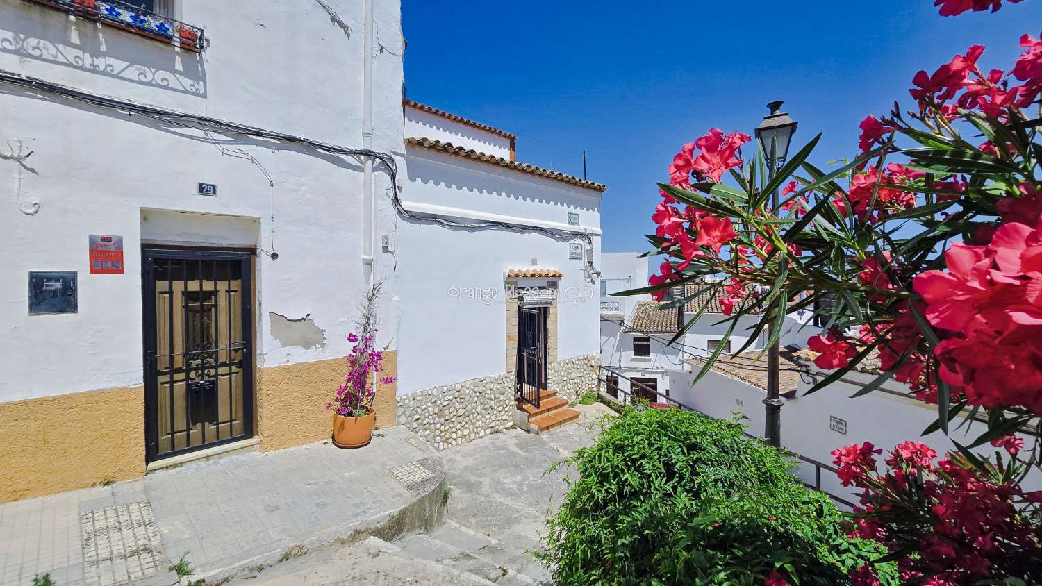 Townhouse with Spectacular Church, Sea and Rooftop Views in the Heart of Oliva