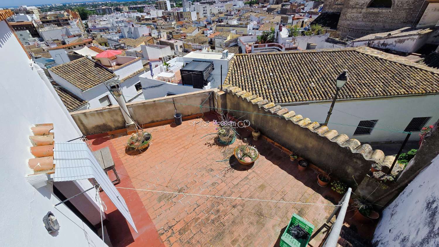 Townhouse with Spectacular Church, Sea and Rooftop Views in the Heart of Oliva