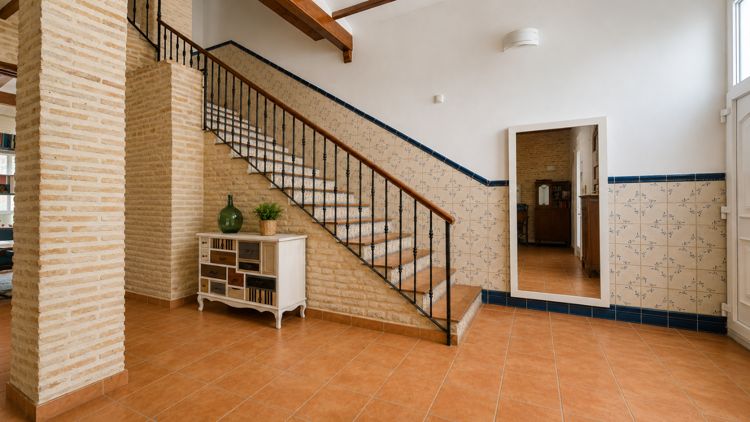 Large 5 bedroom 3 bathroom house with private pool.