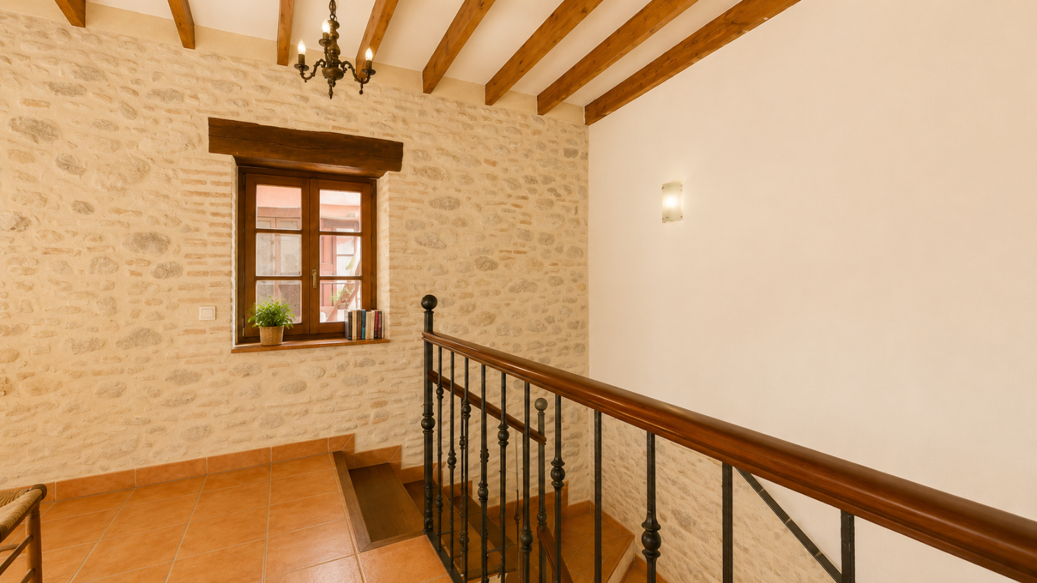 Large 5 bedroom 3 bathroom house with private pool.