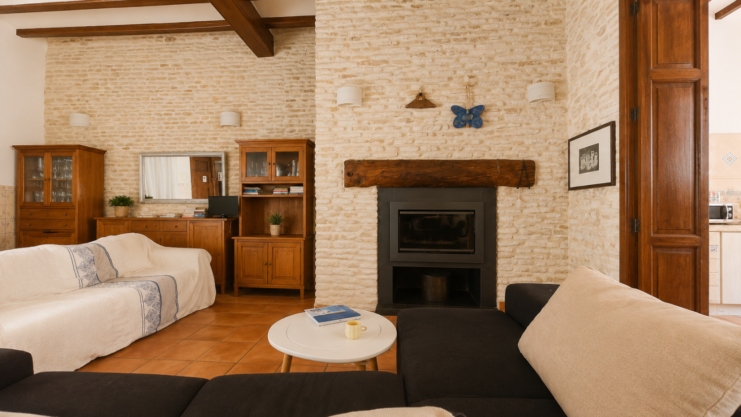 Large 5 bedroom 3 bathroom house with private pool.