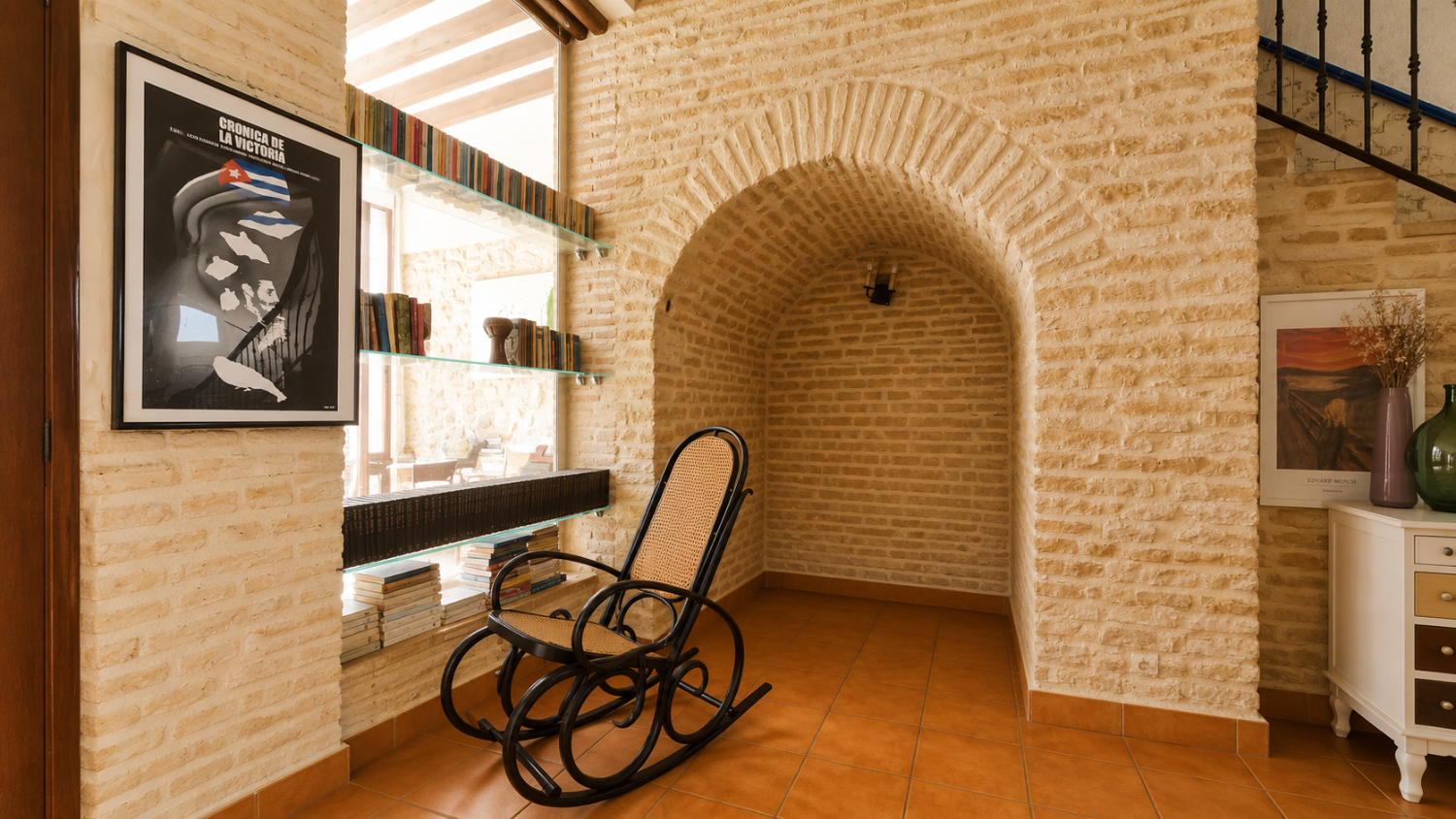 Large 5 bedroom 3 bathroom house with private pool.