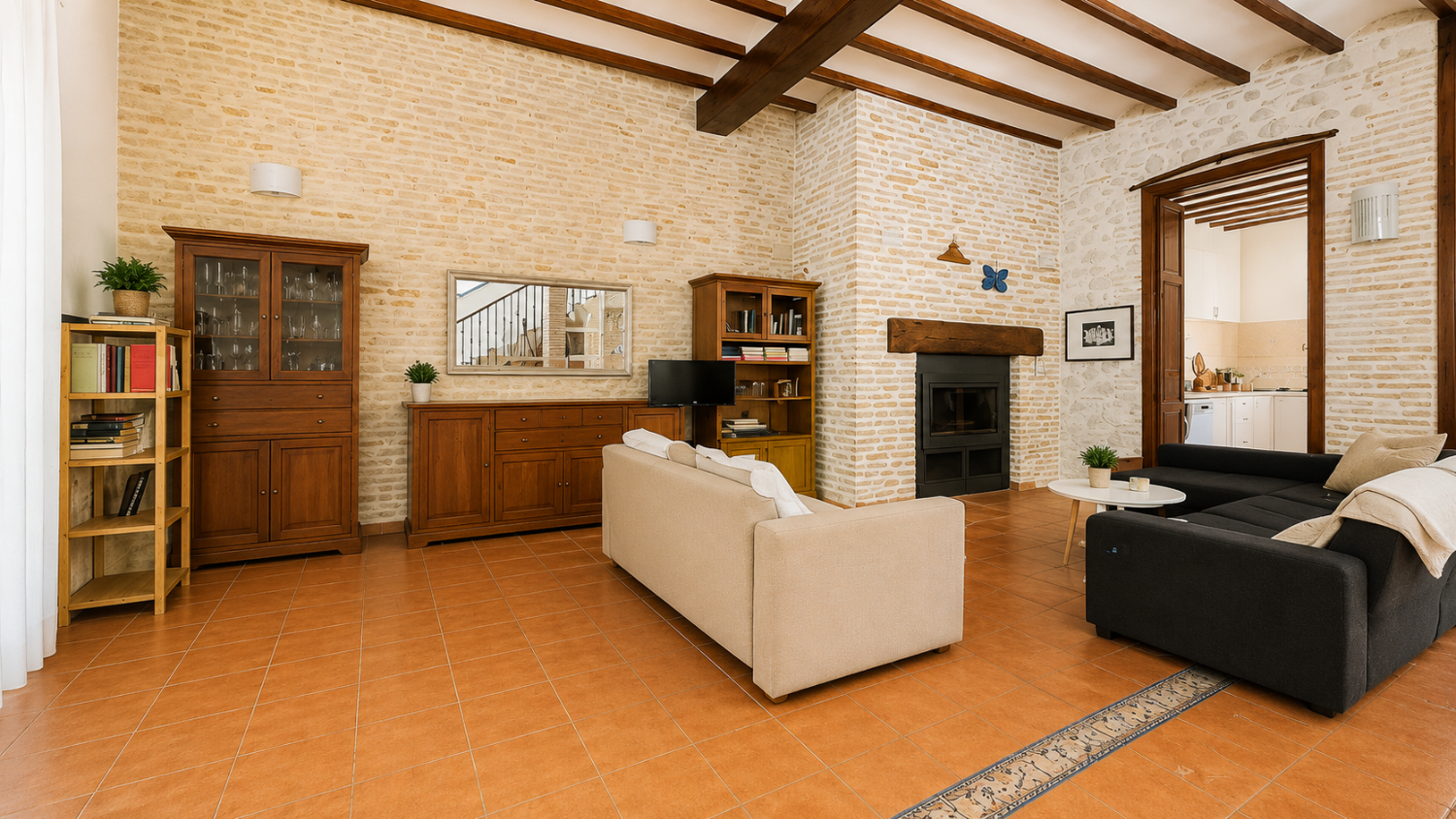 Large 5 bedroom 3 bathroom house with private pool.