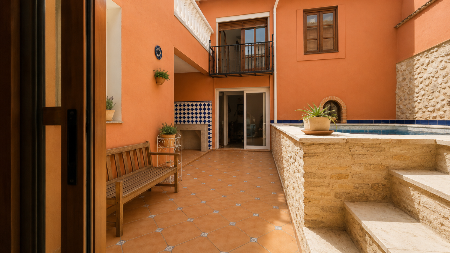 Large 5 bedroom 3 bathroom house with private pool.
