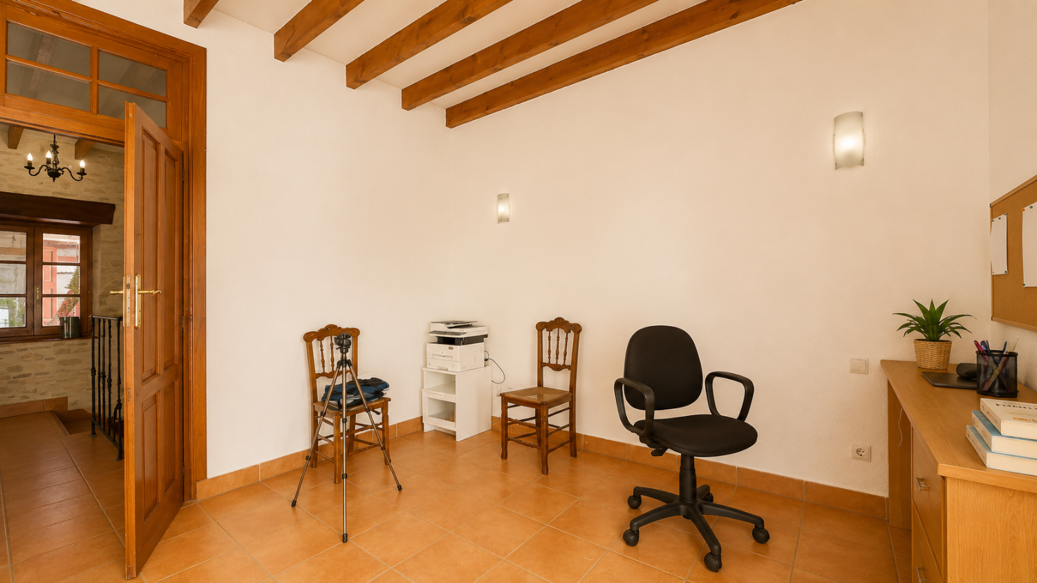 Large 5 bedroom 3 bathroom house with private pool.