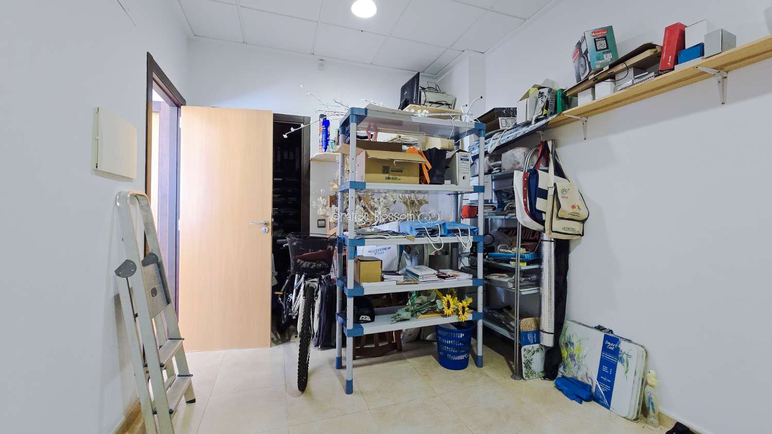 Local comercial con excelente potencial para convertirlo en una vivienda en planta baja – Villalonga, La Safor