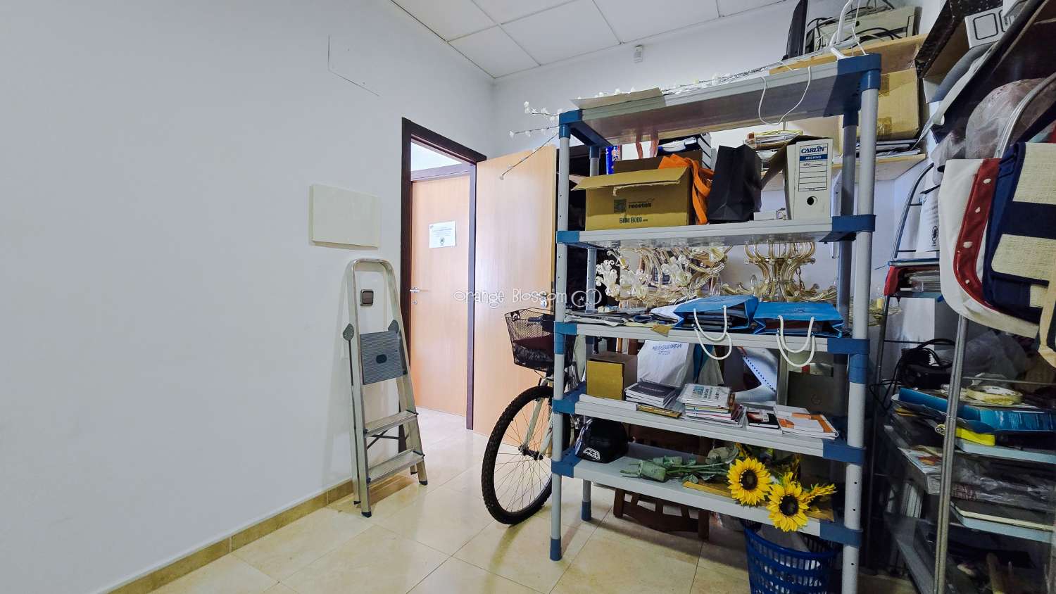 Local comercial con excelente potencial para convertirlo en una vivienda en planta baja – Villalonga, La Safor