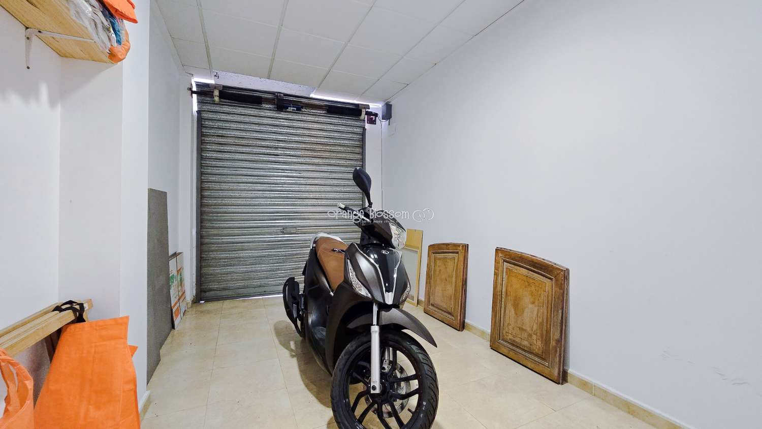 Local comercial con excelente potencial para convertirlo en una vivienda en planta baja – Villalonga, La Safor